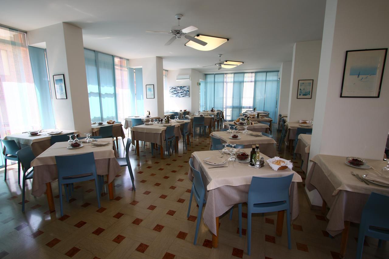 Hotel Tre Assi Rimini Exterior foto