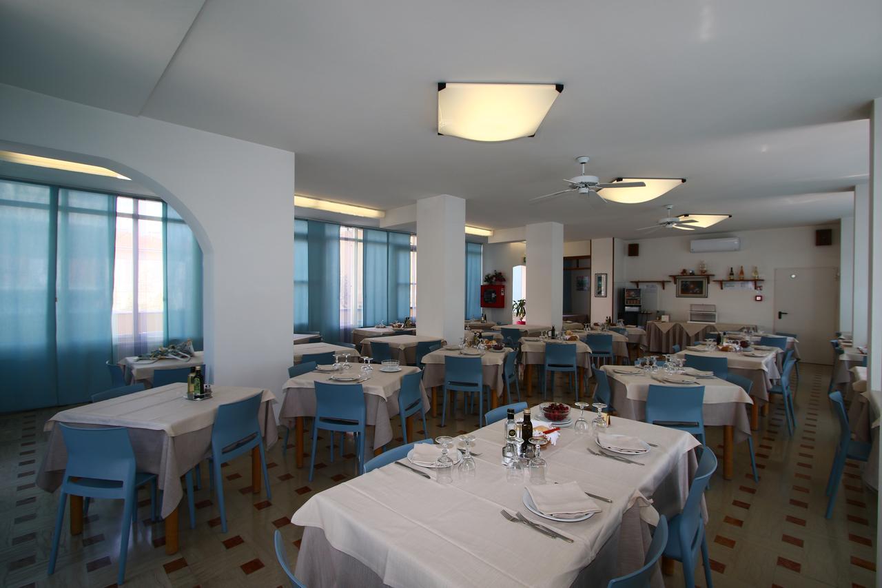Hotel Tre Assi Rimini Exterior foto
