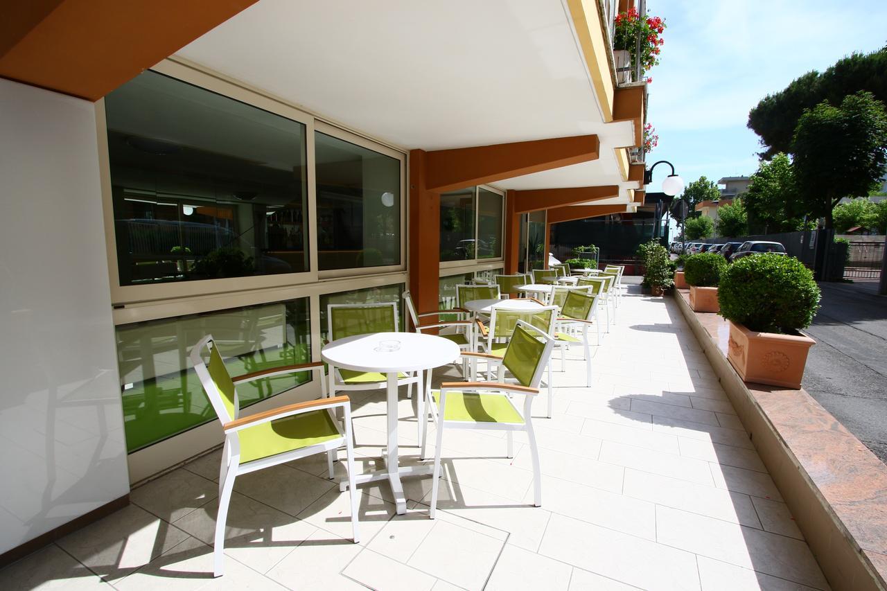 Hotel Tre Assi Rimini Exterior foto