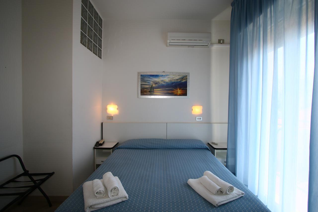 Hotel Tre Assi Rimini Exterior foto