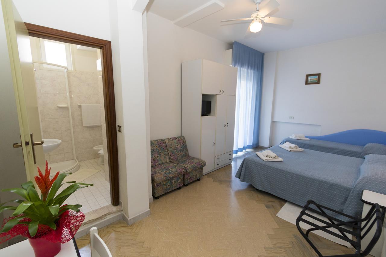 Hotel Tre Assi Rimini Exterior foto